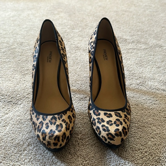 Preview International Shoes - 🎉Preview International- Leopard print pumps(Size 9)🎉